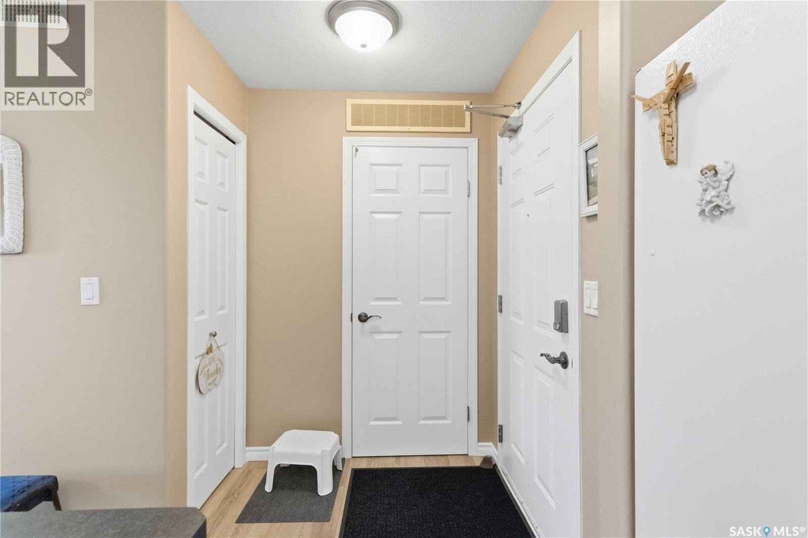 303 235 Herold Terrace Property Photo 3