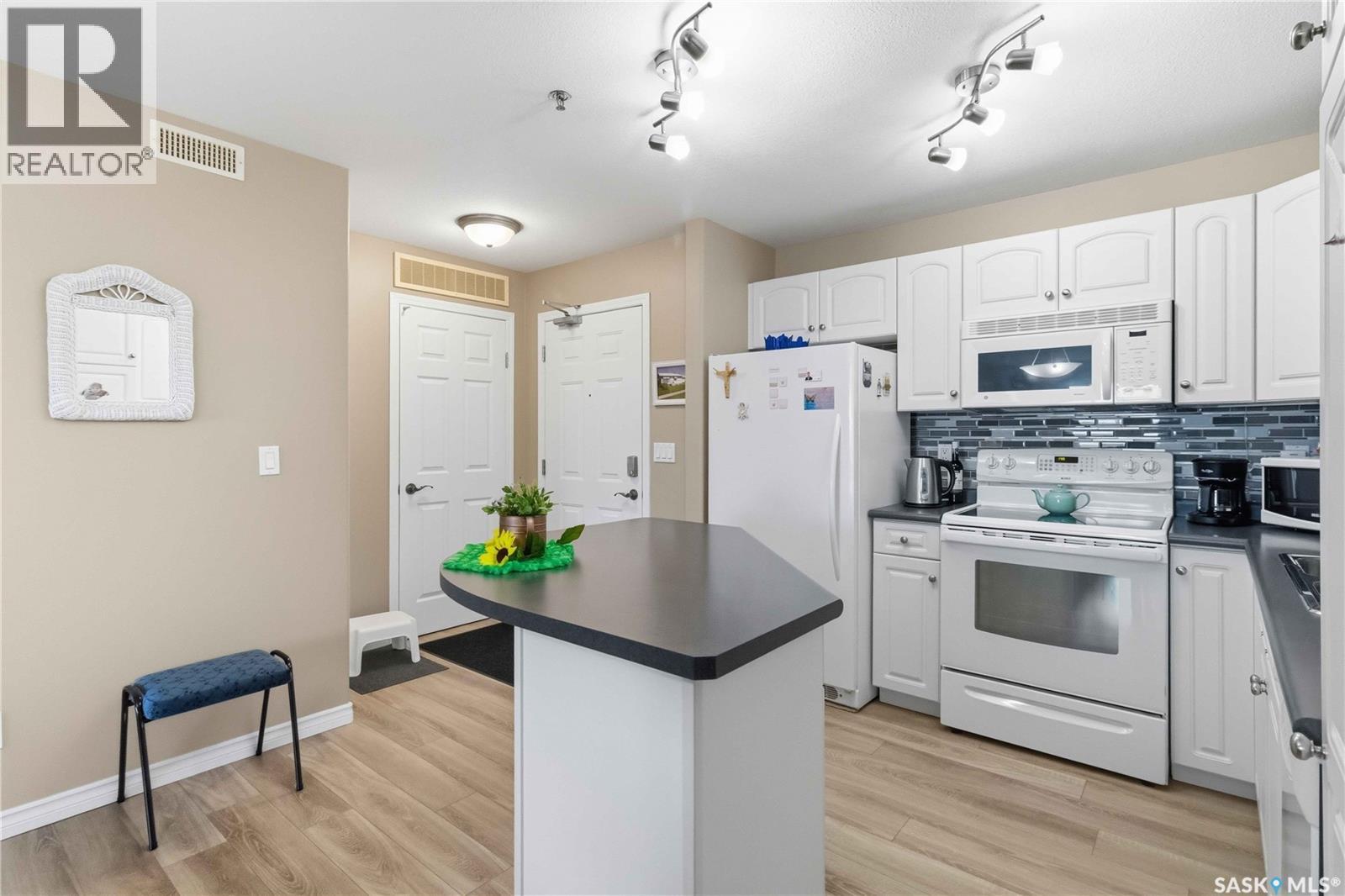 303 235 Herold Terrace Property Photo 12