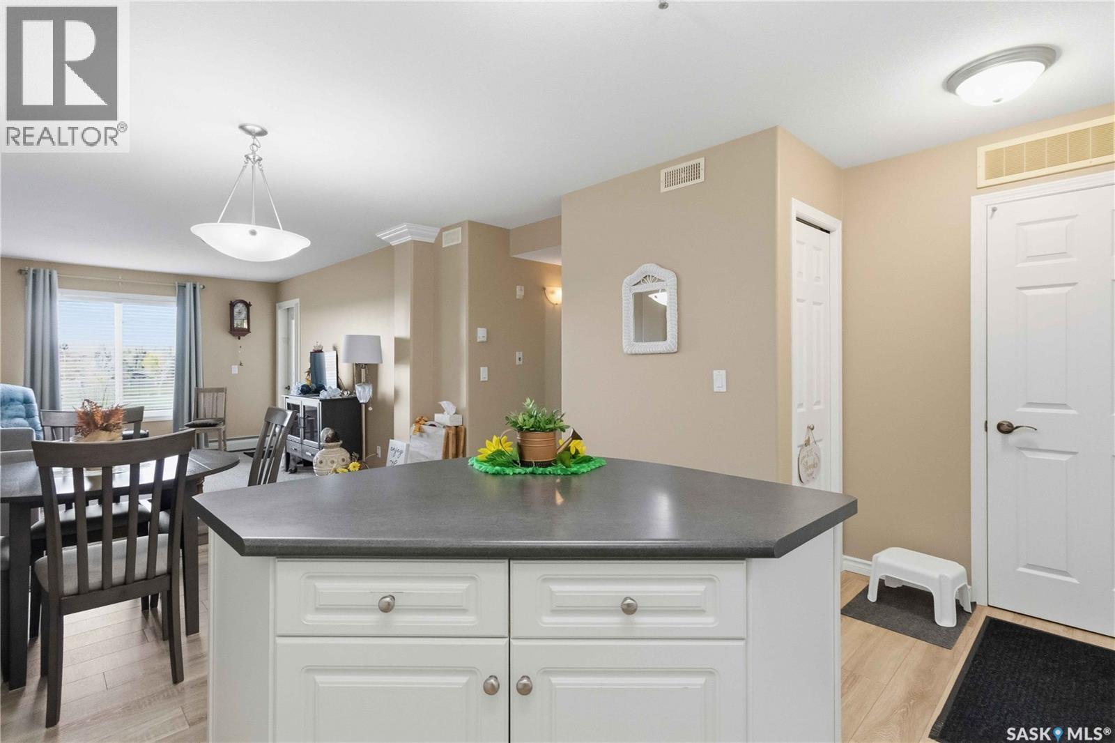 303 235 Herold Terrace Property Photo 13