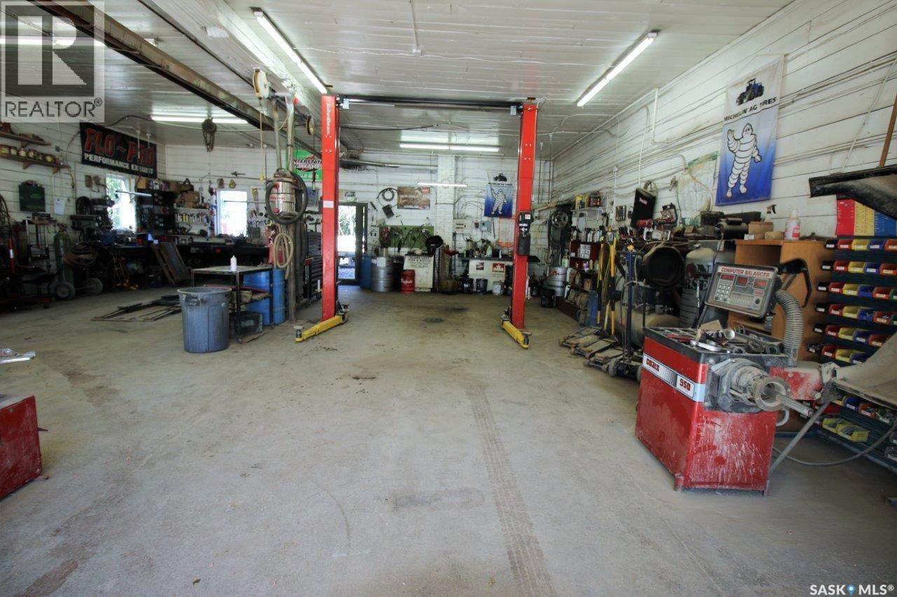 102 1st Avenue W Property Photo 3