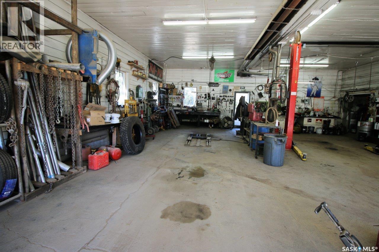 102 1st Avenue W Property Photo 7