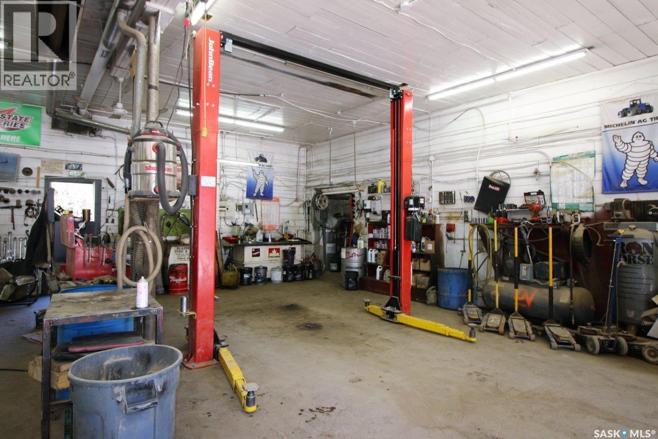 102 1st Avenue W Property Photo 8