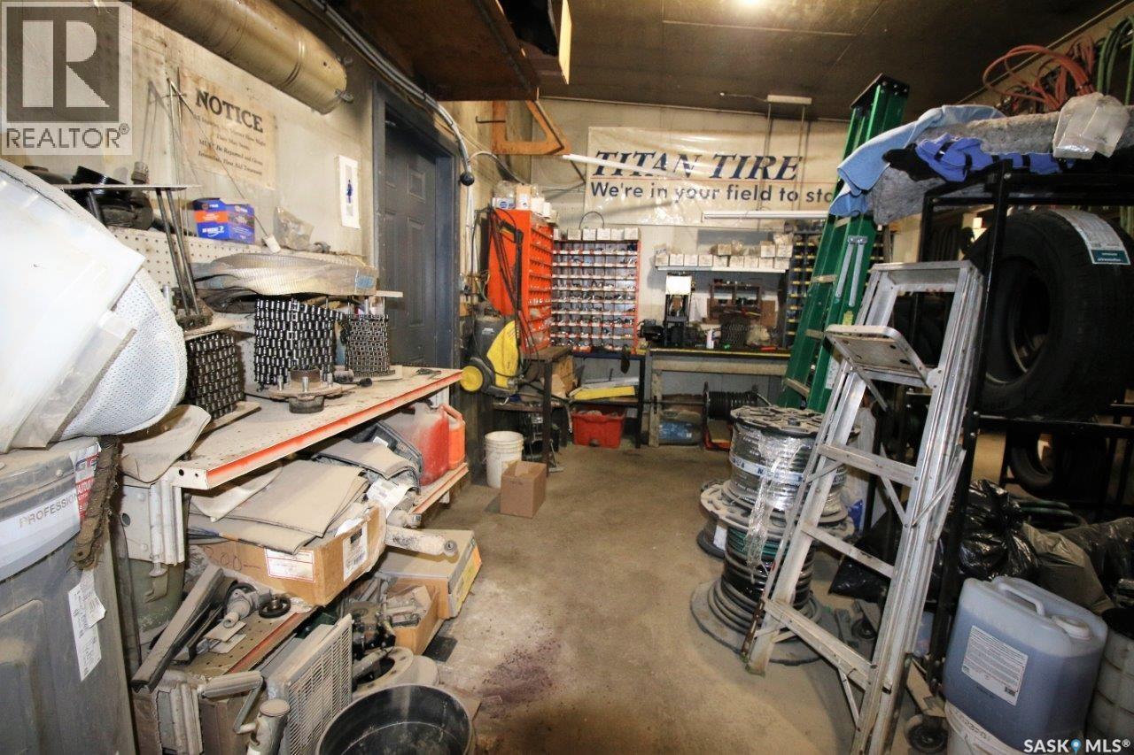 102 1st Avenue W Property Photo 10