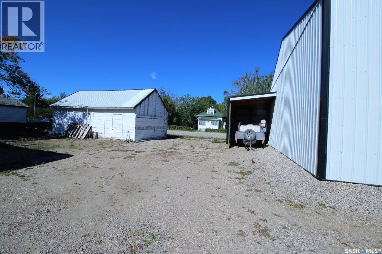 102 1st Avenue W Property Photo 27