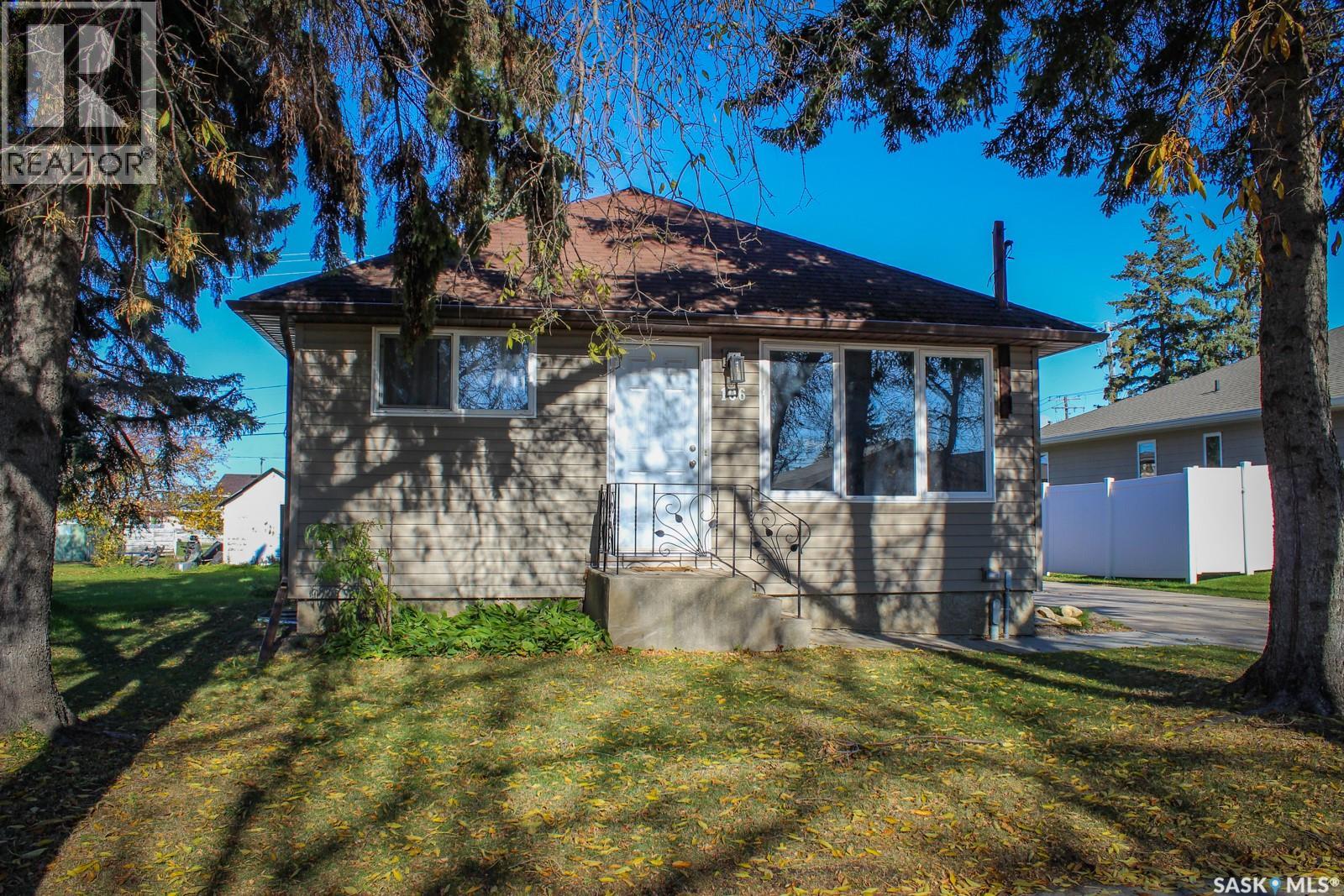 106 Higgins AVENUE W Property Photo 1