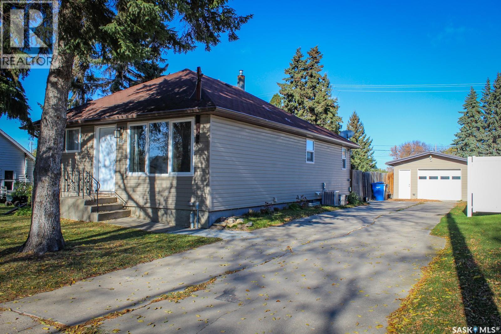 106 Higgins Avenue W Property Photo 3