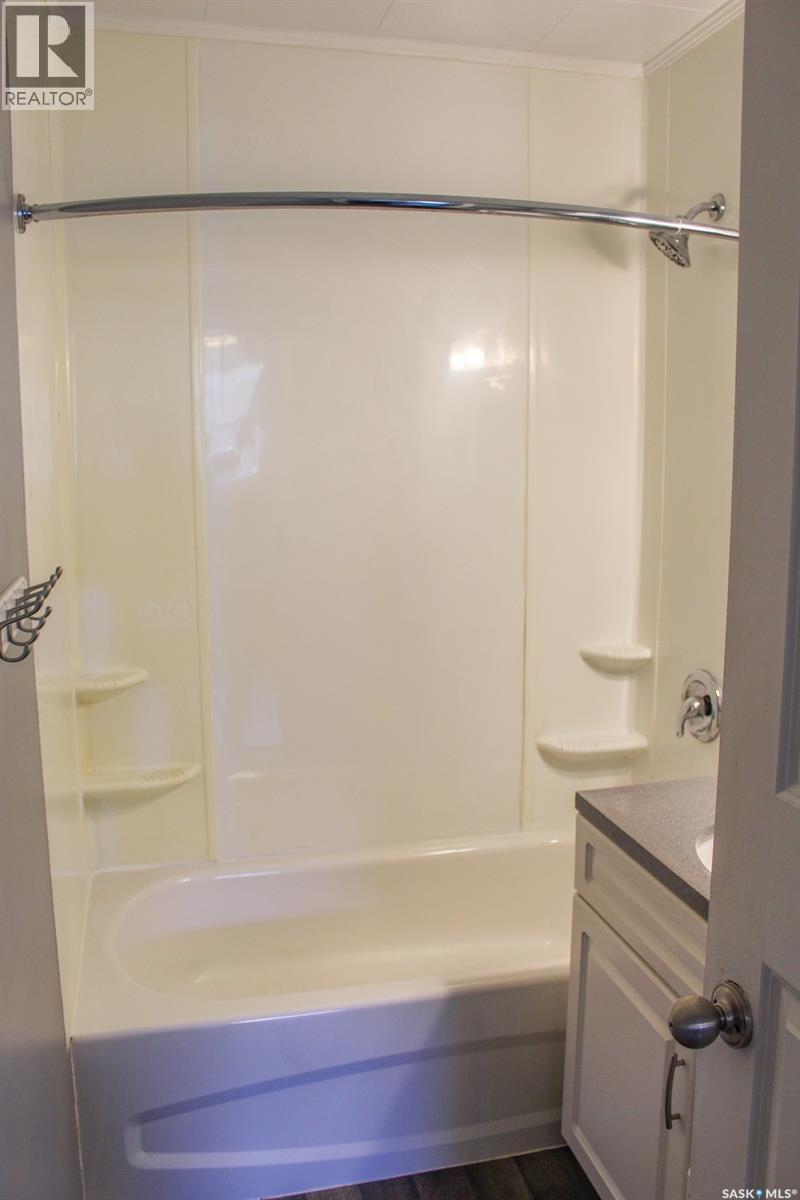 106 Higgins Avenue W Property Photo 13