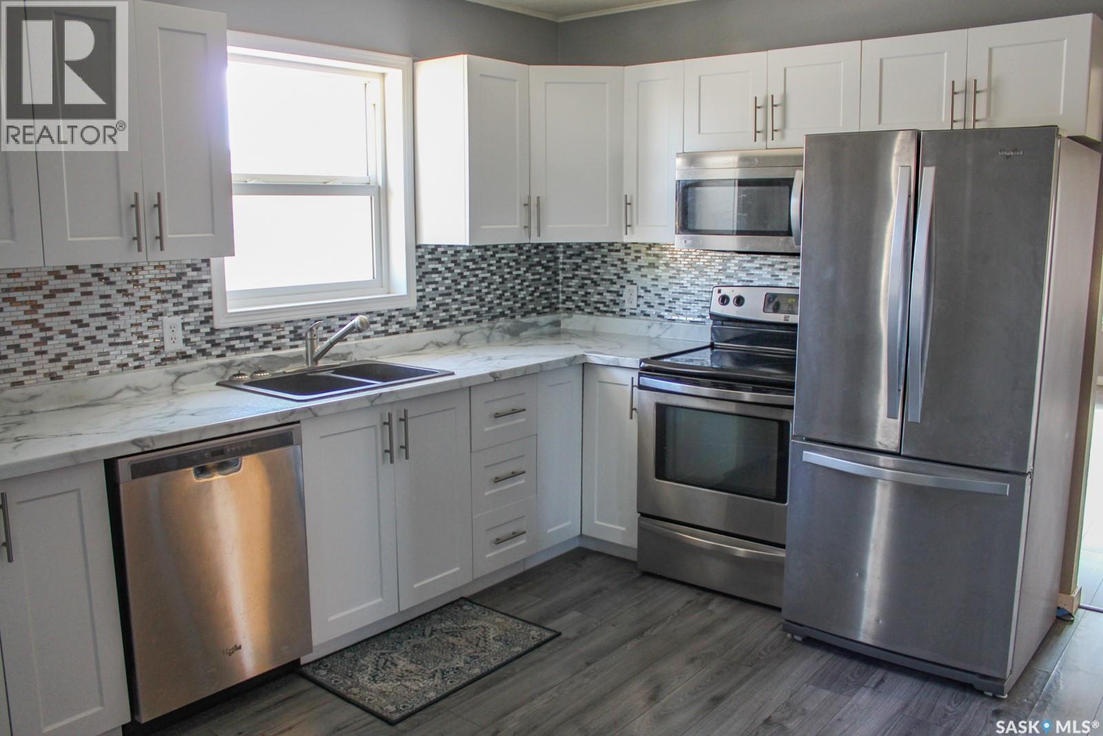 106 Higgins Avenue W Property Photo 15