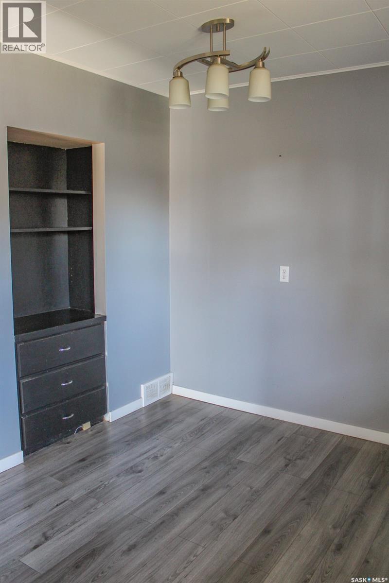 106 Higgins Avenue W Property Photo 18