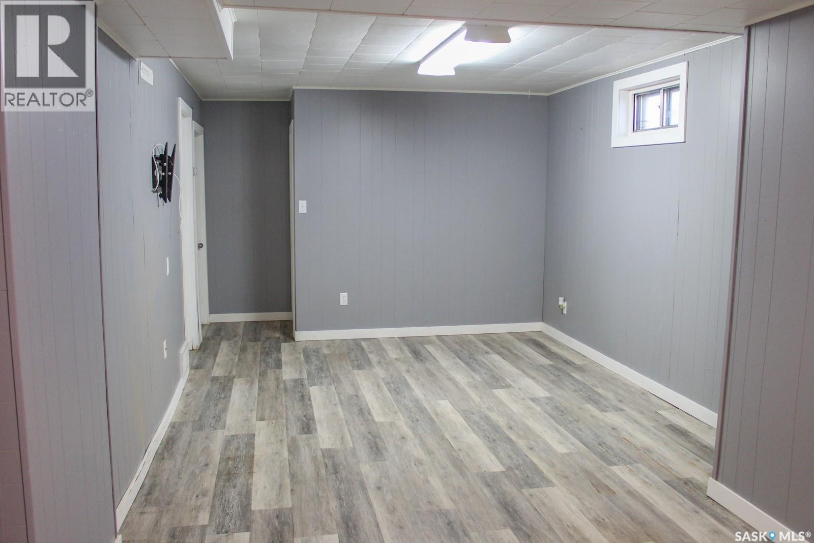106 Higgins Avenue W Property Photo 20