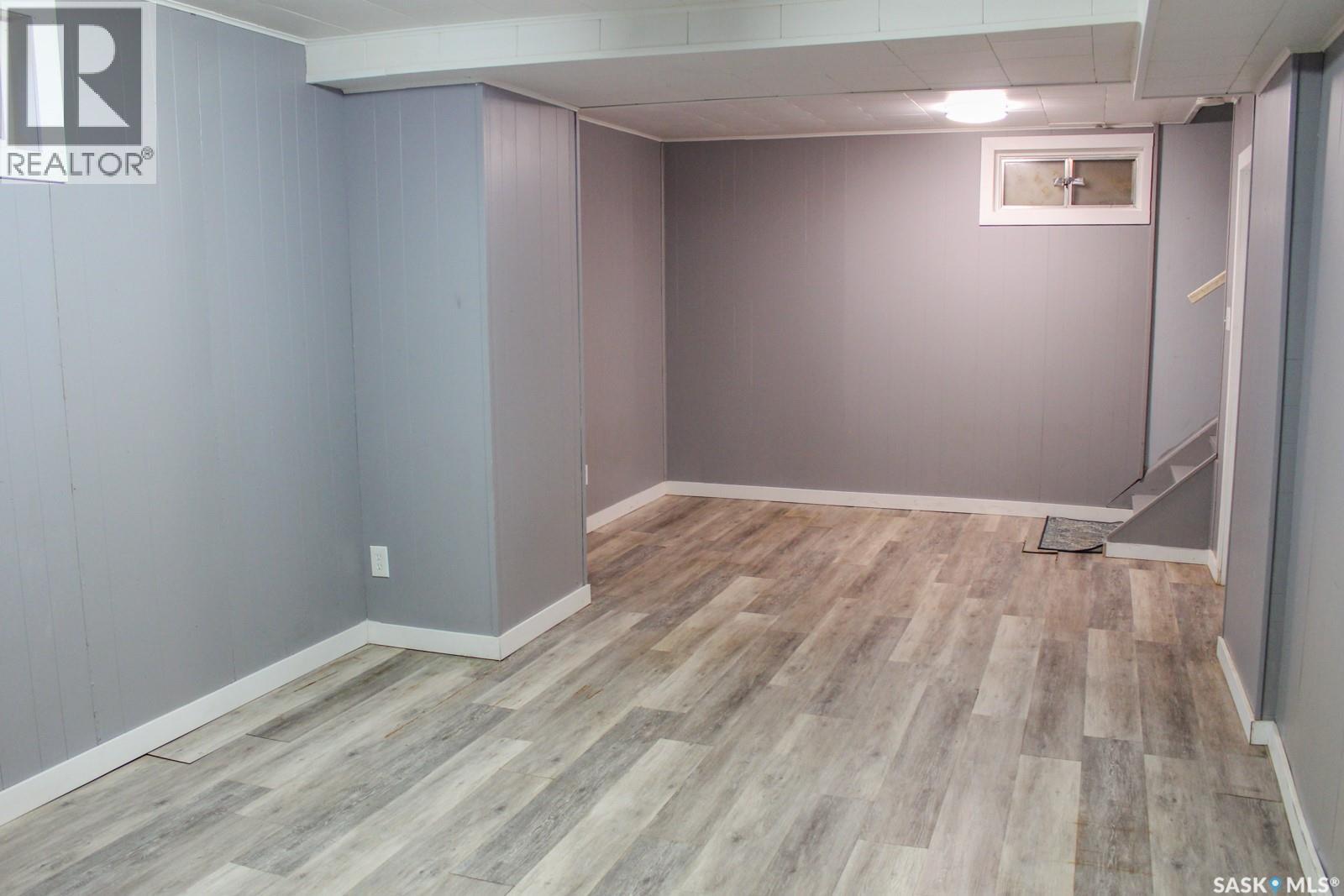 106 Higgins Avenue W Property Photo 22