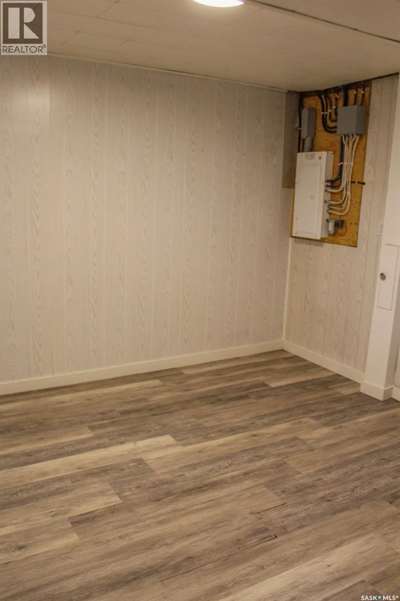 106 Higgins Avenue W Property Photo 24