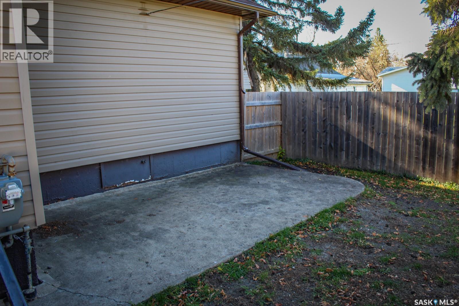 106 Higgins Avenue W Property Photo 28