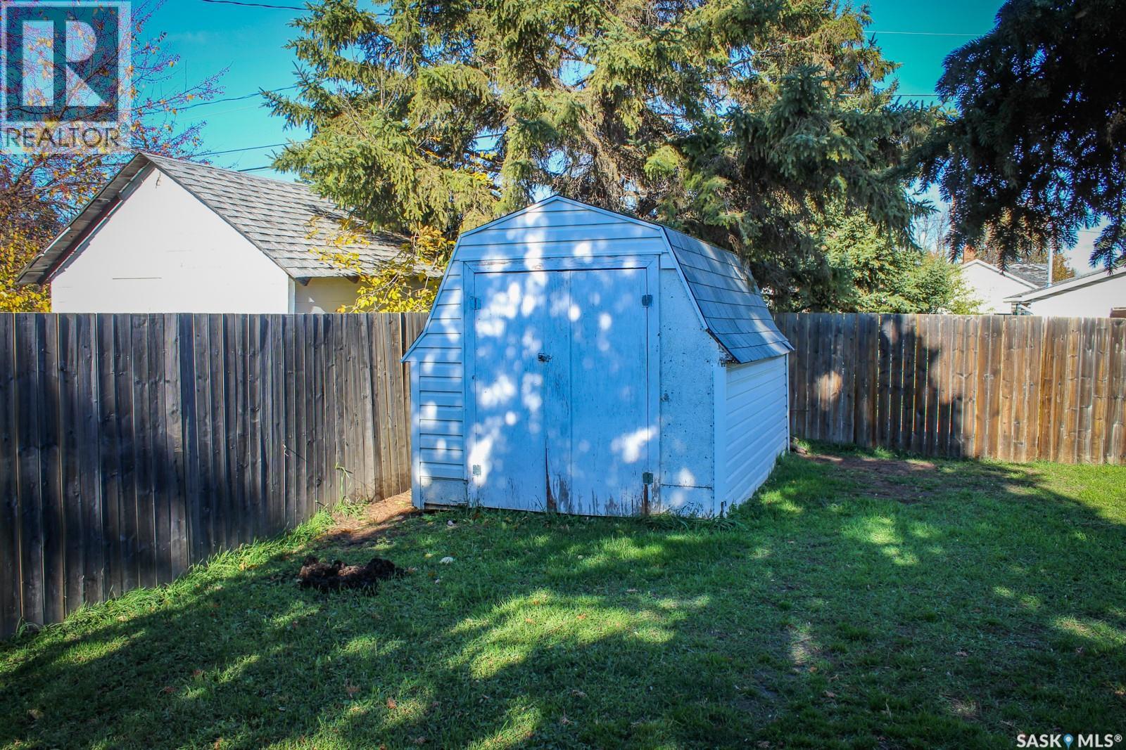 106 Higgins Avenue W Property Photo 30