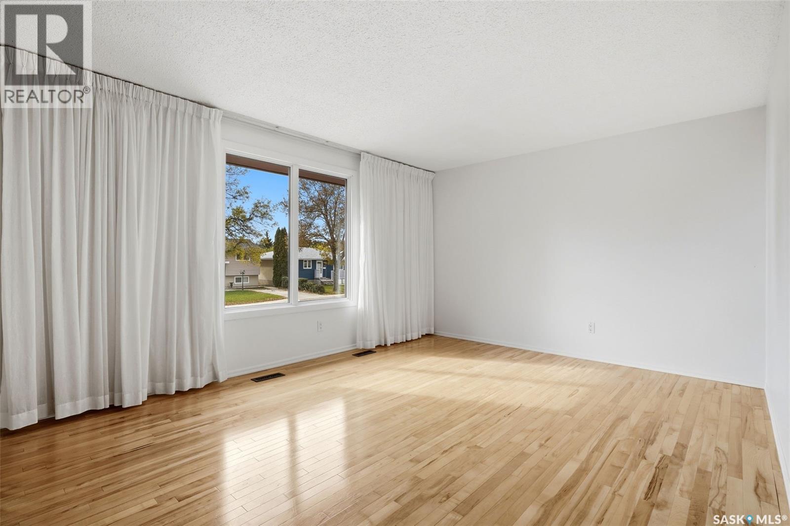 98 Read Avenue Property Photo 4