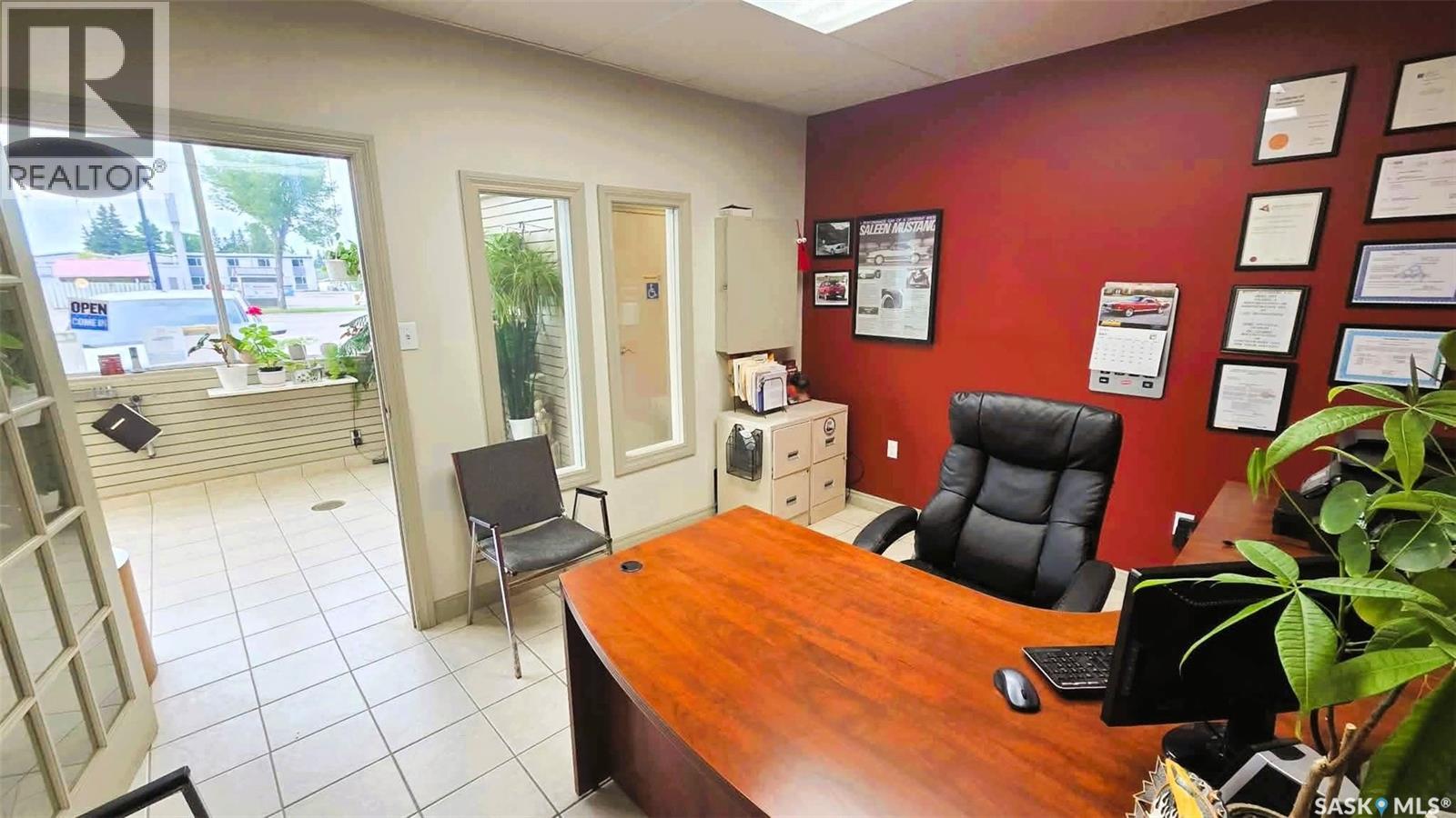 332 Broadway Street W Property Photo 14