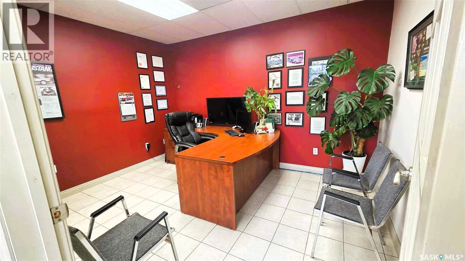 332 Broadway Street W Property Photo 15