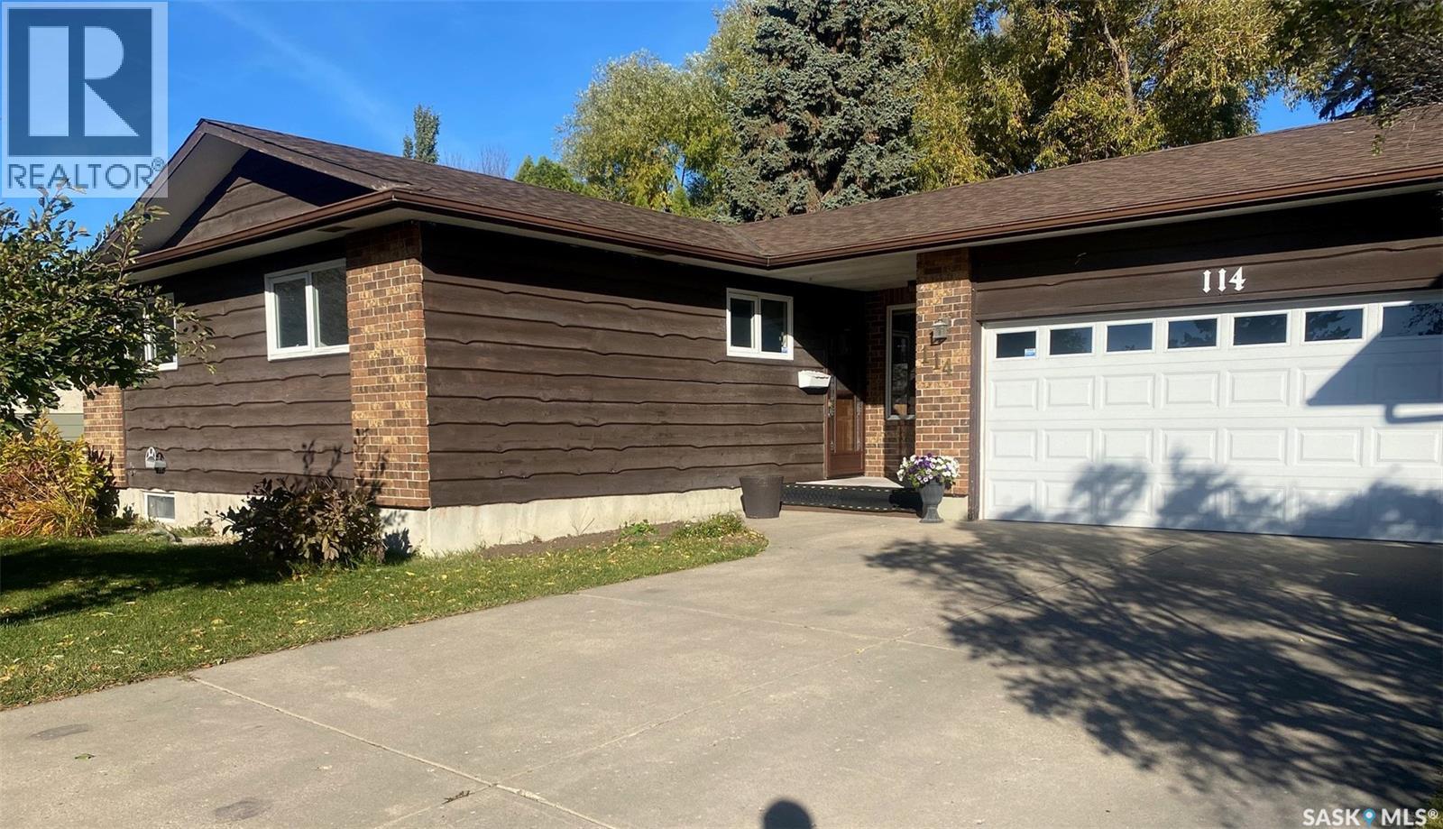 114 Willoughby Crescent Property Photo 1