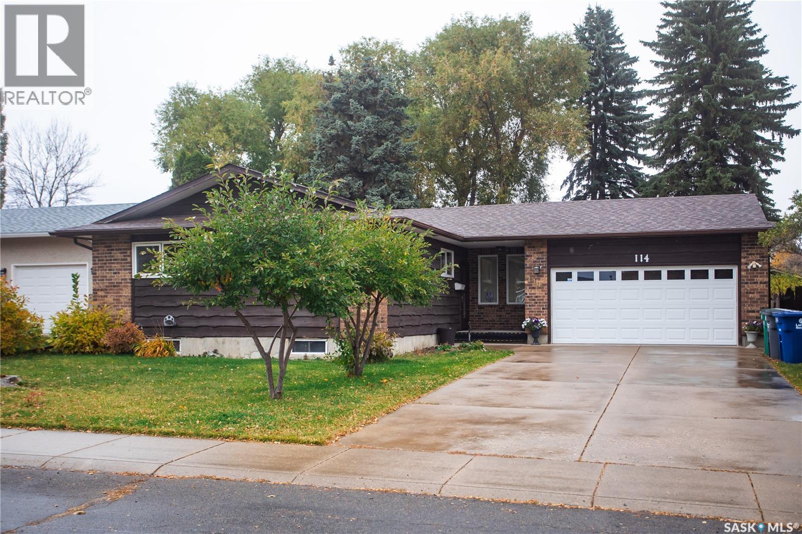 114 Willoughby Crescent Property Photo 3
