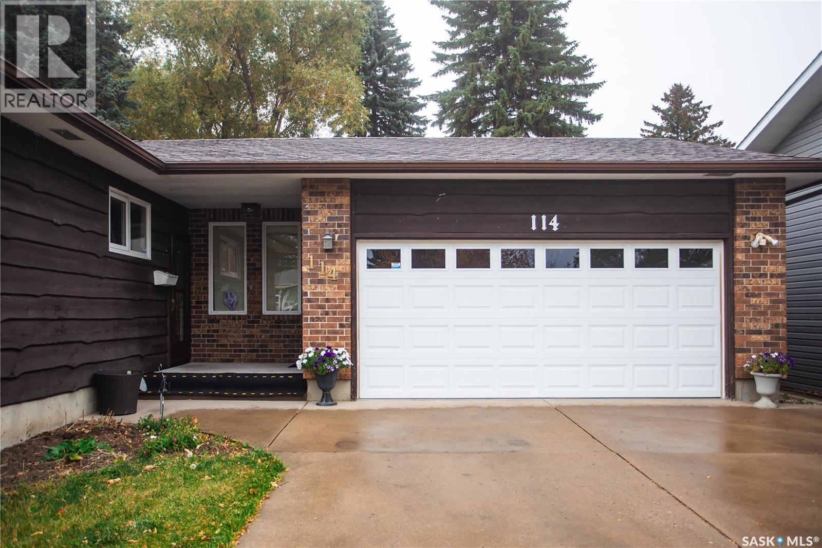 114 Willoughby Crescent Property Photo 4
