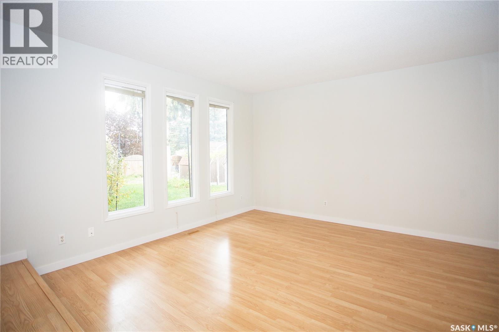 114 Willoughby Crescent Property Photo 14