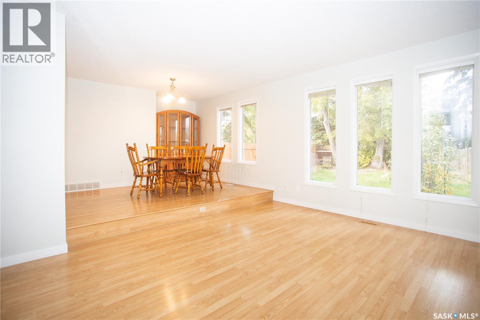 114 Willoughby Crescent Property Photo 15