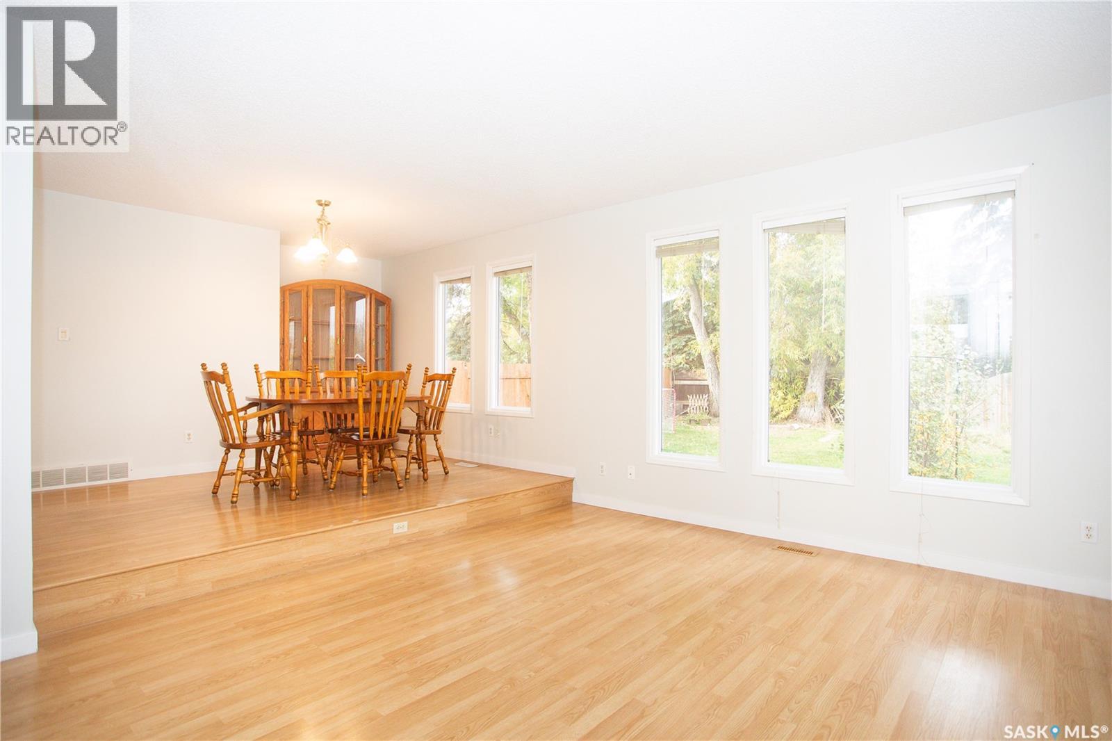 114 Willoughby Crescent Property Photo 18