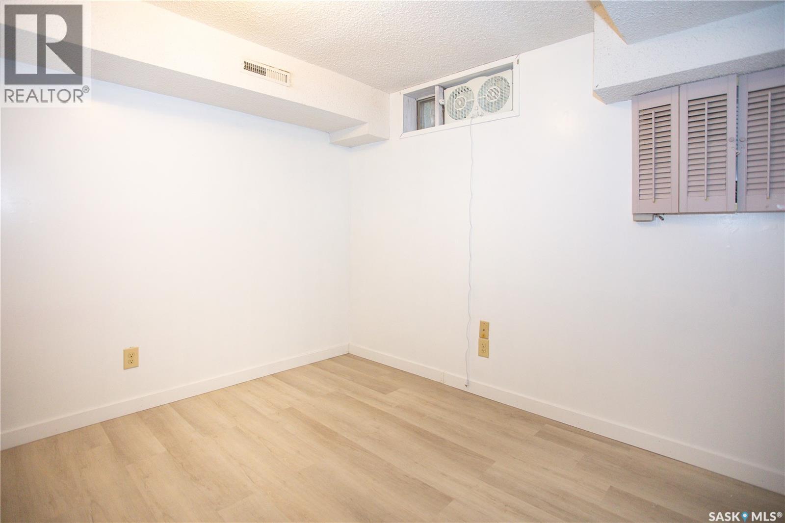 114 Willoughby Crescent Property Photo 38