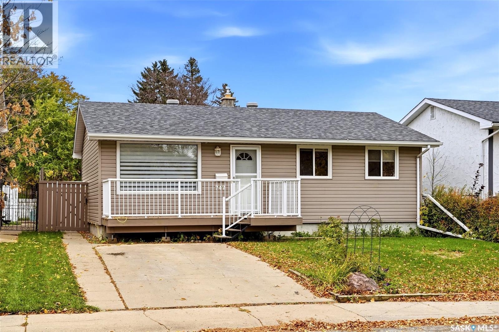747 Sneddon STREET Property Photo 1
