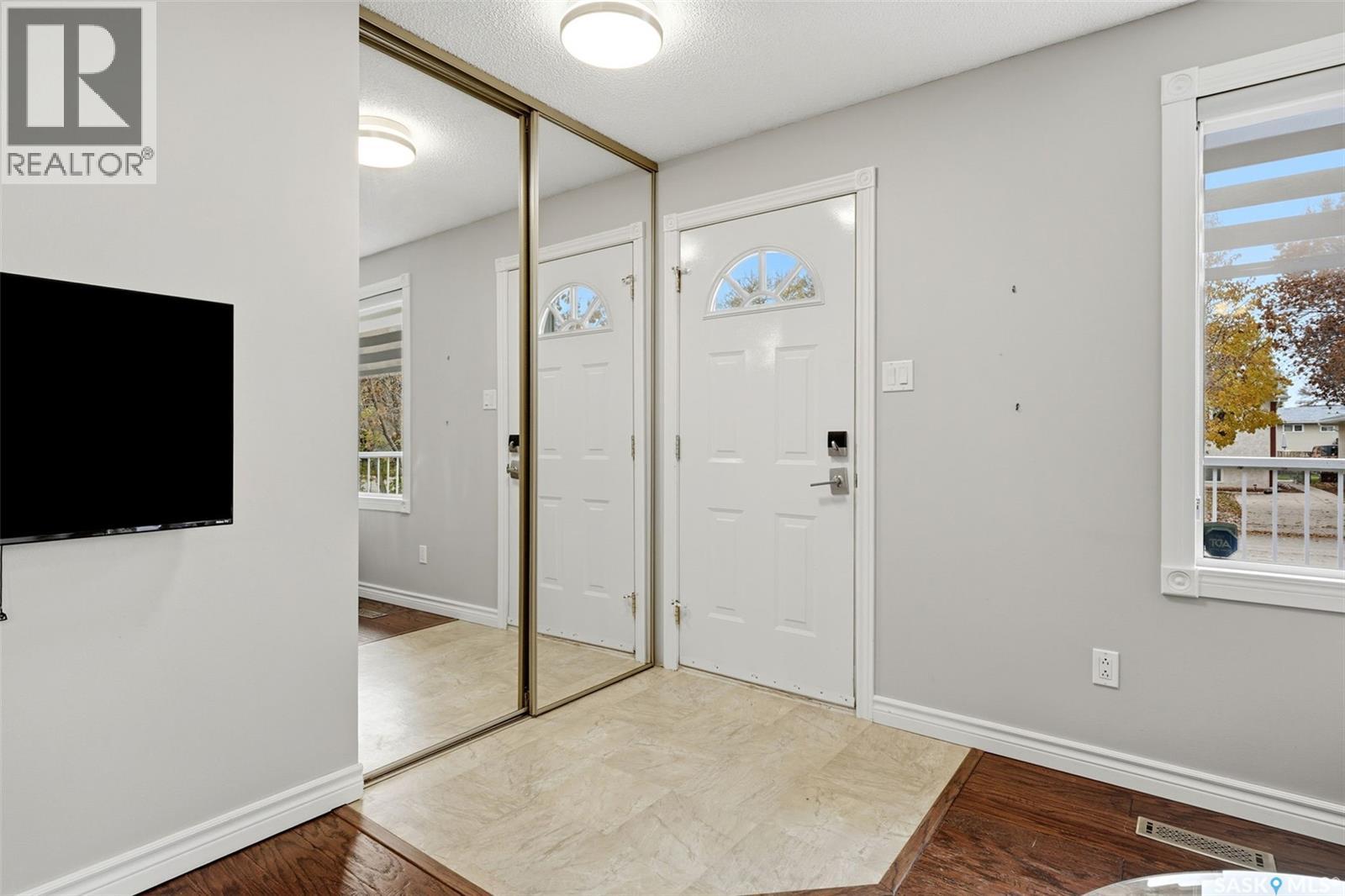 747 Sneddon Street Property Photo 4