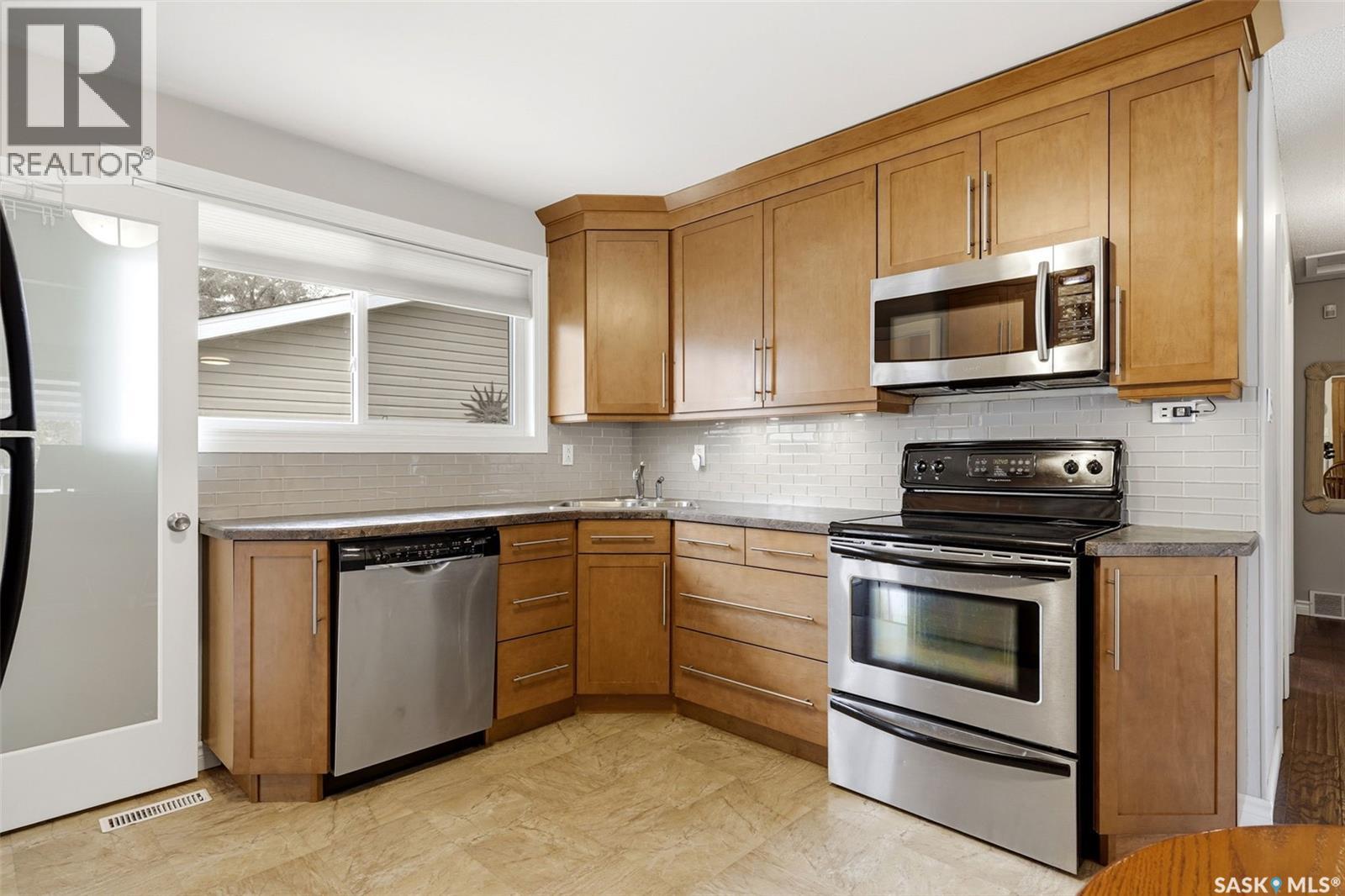747 Sneddon Street Property Photo 8