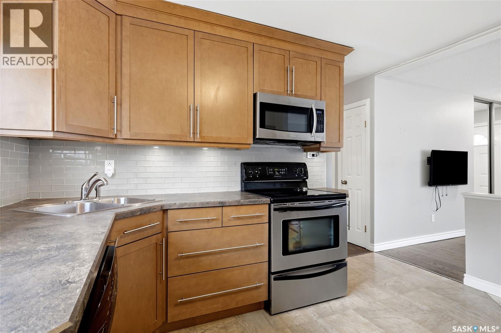 747 Sneddon Street Property Photo 10