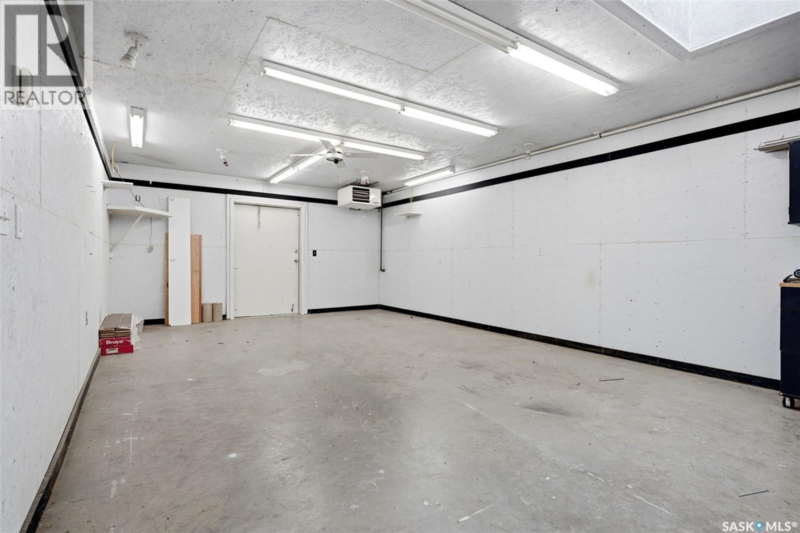 747 Sneddon Street Property Photo 32