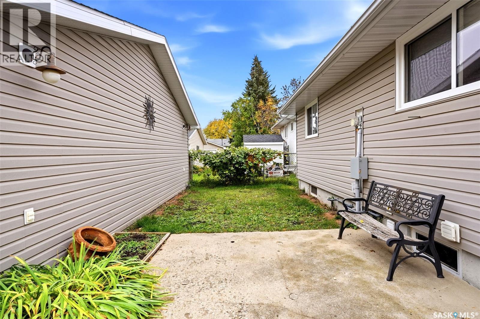 747 Sneddon Street Property Photo 37