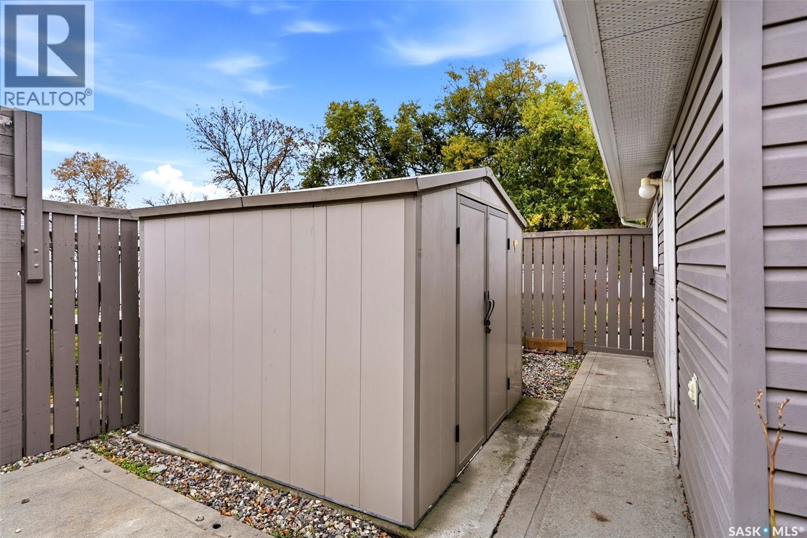 747 Sneddon Street Property Photo 39