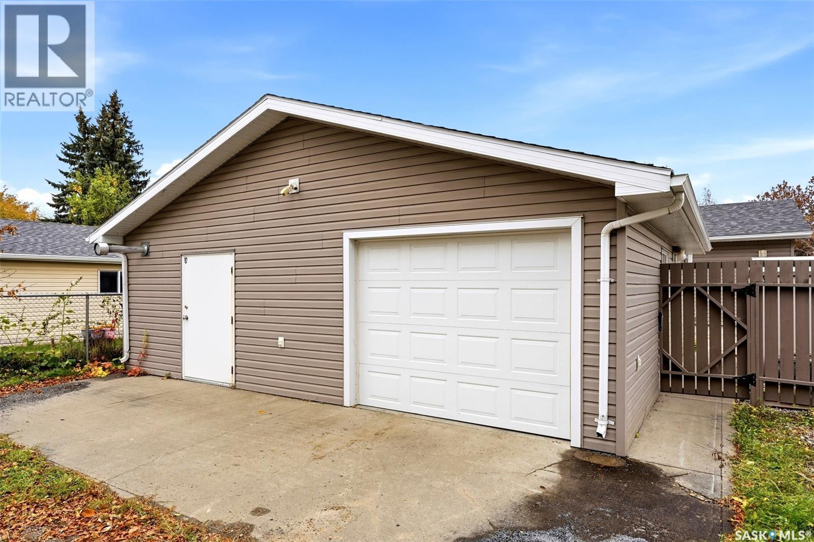 747 Sneddon Street Property Photo 42
