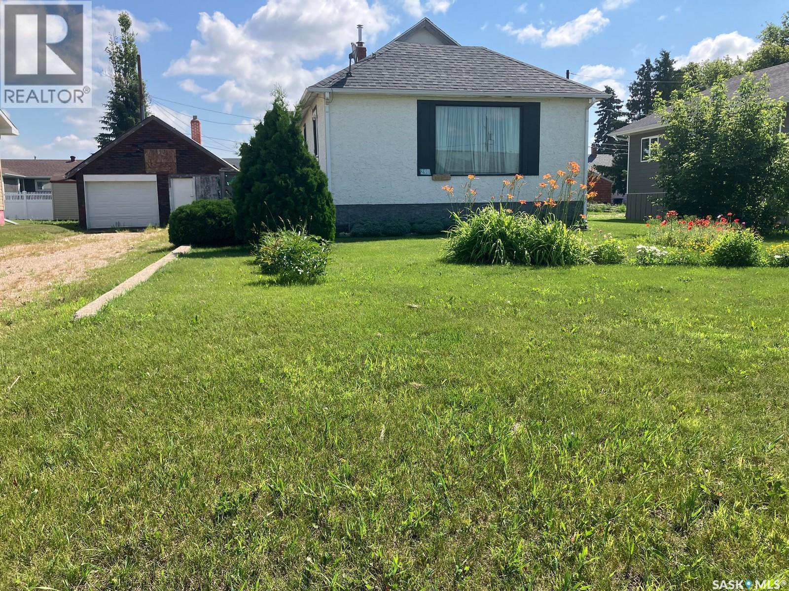 2911 Albert Street Property Photo 2