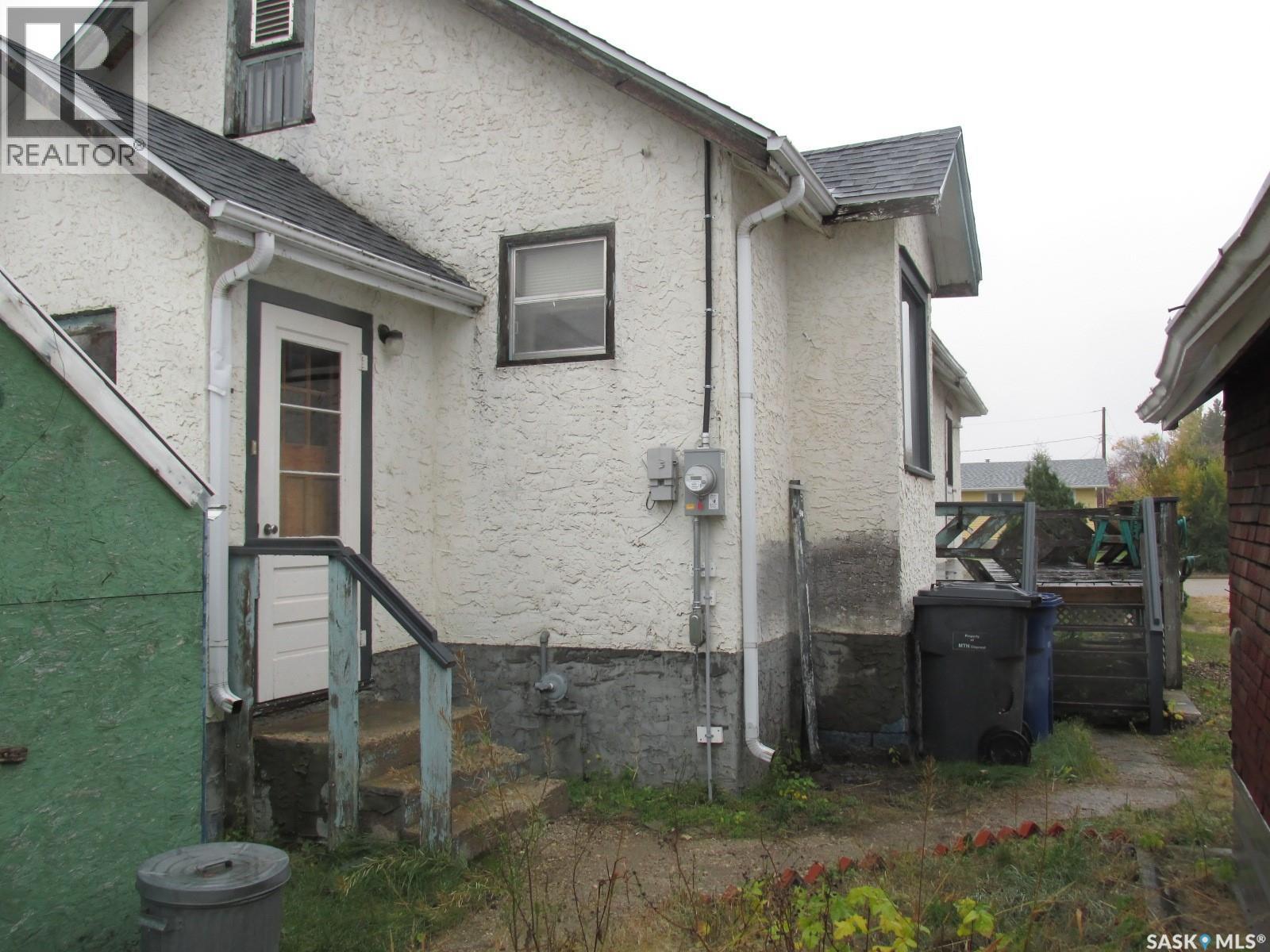 2911 Albert Street Property Photo 3