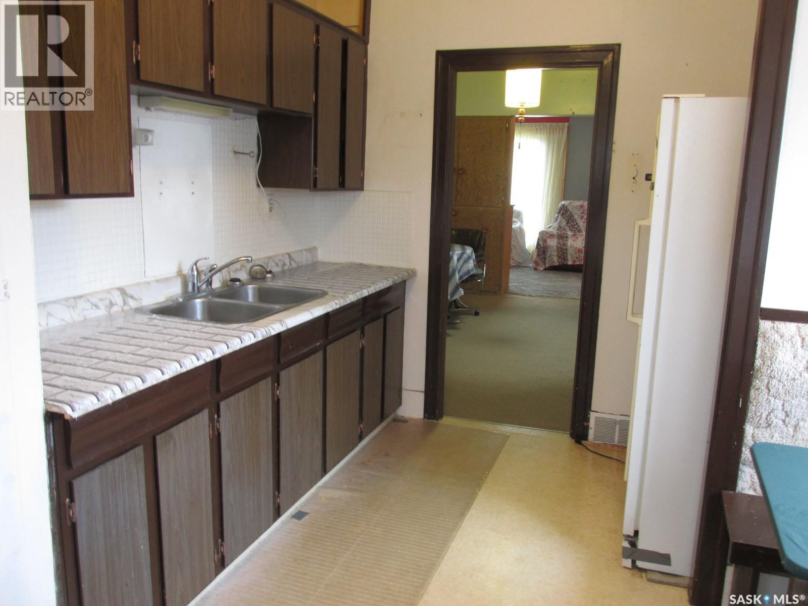 2911 Albert Street Property Photo 5