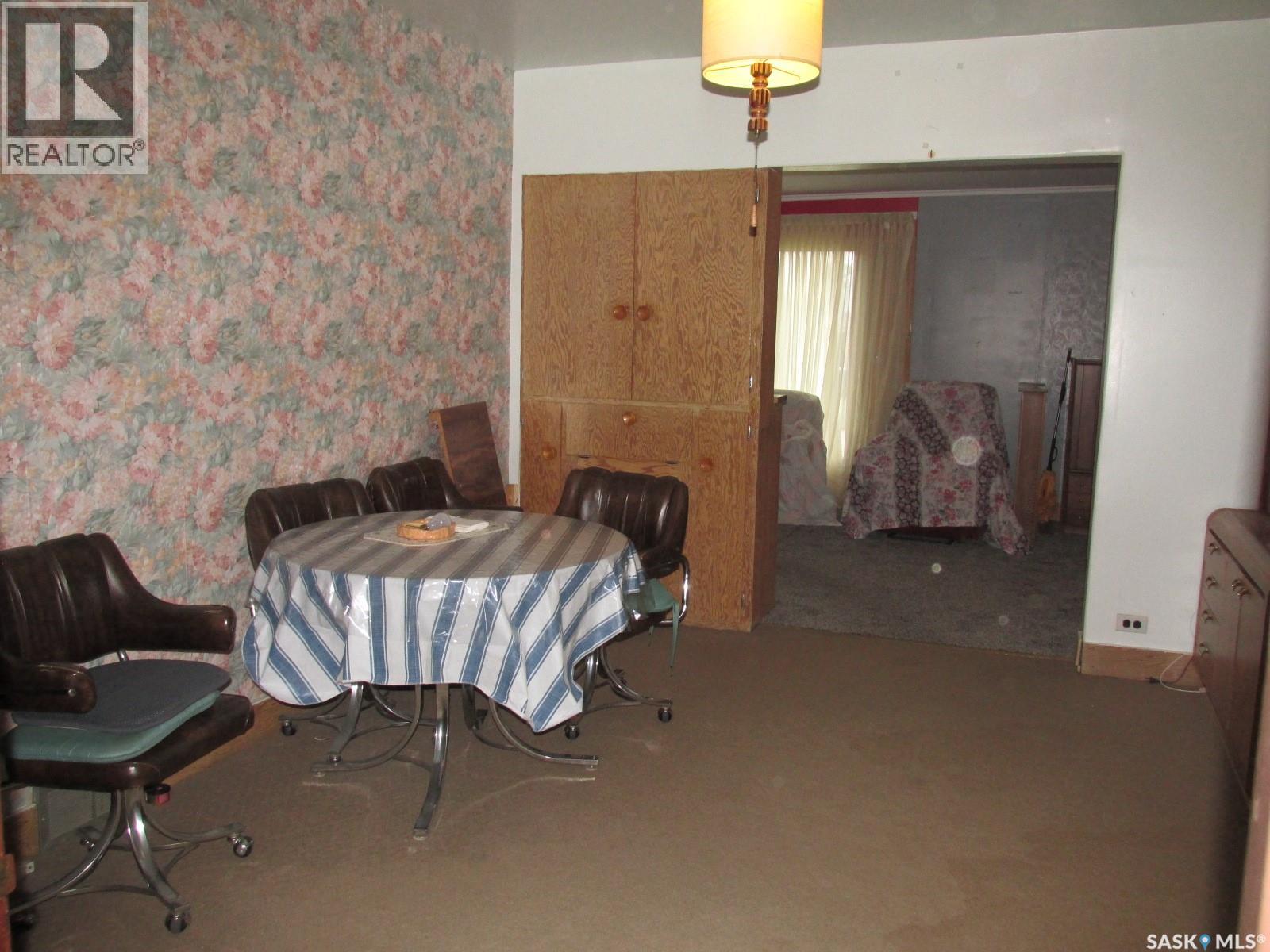2911 Albert Street Property Photo 10
