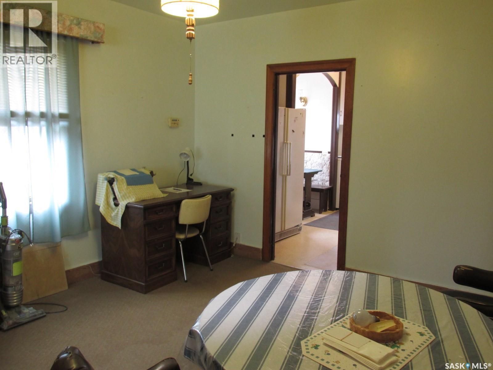 2911 Albert Street Property Photo 11