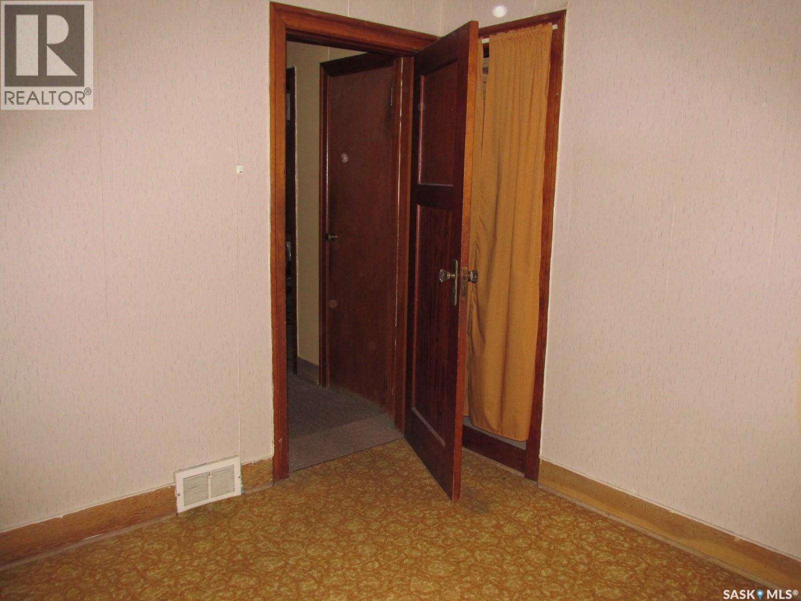 2911 Albert Street Property Photo 21