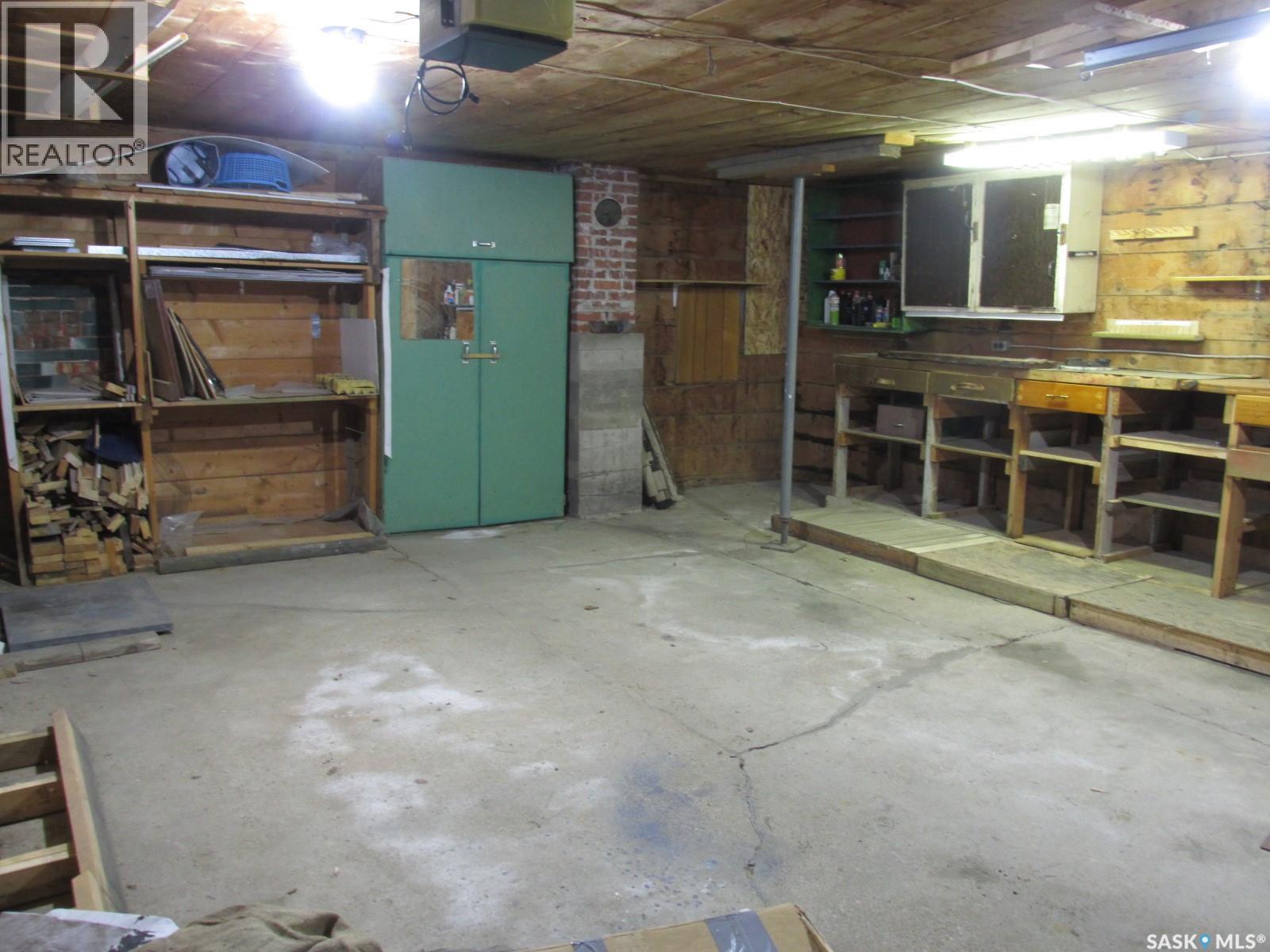 2911 Albert Street Property Photo 36