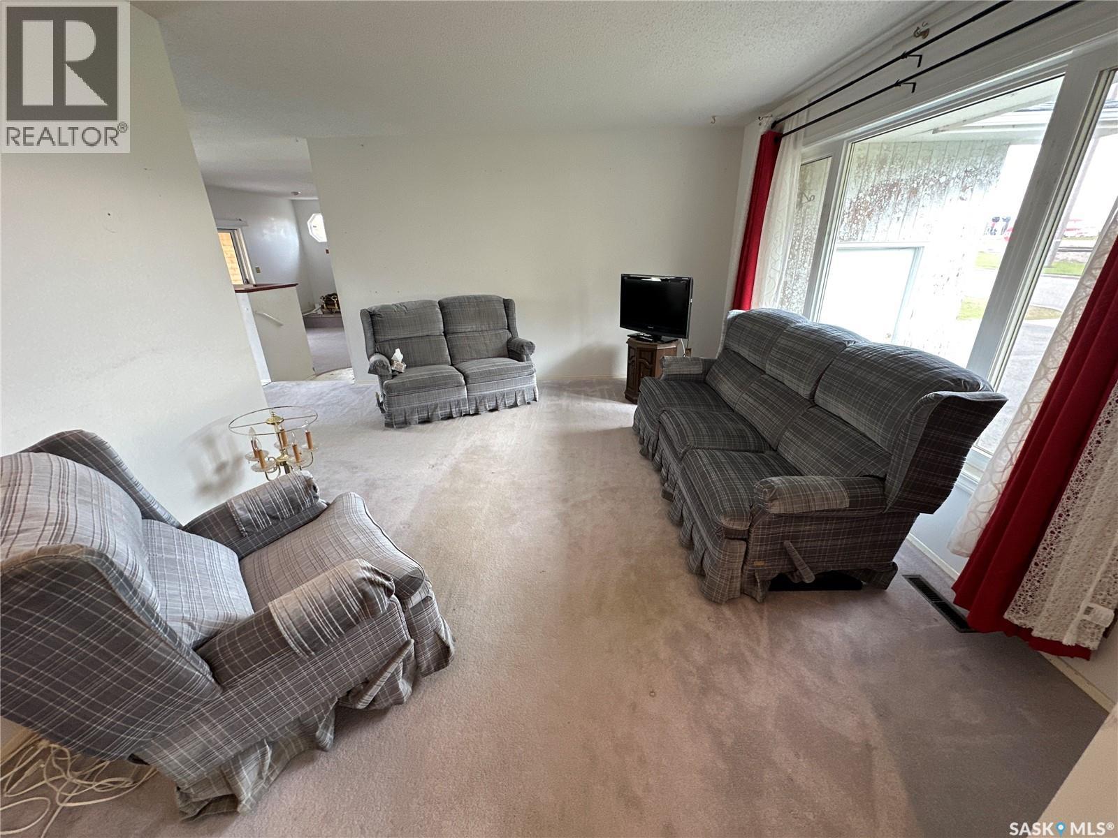 110 Railway Avenue Property Photo 2