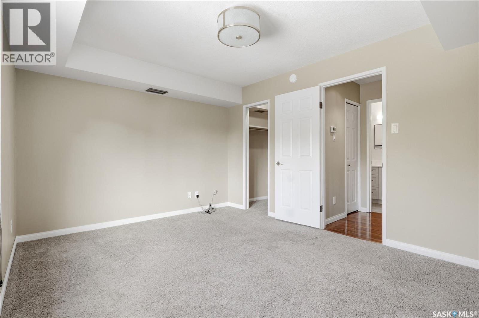 304 1002 Gryphons Walk Property Photo 24