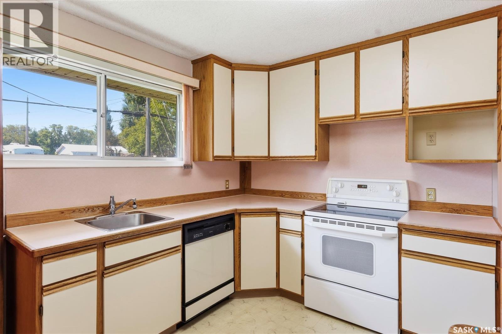 370 Taylor Avenue Property Photo 6