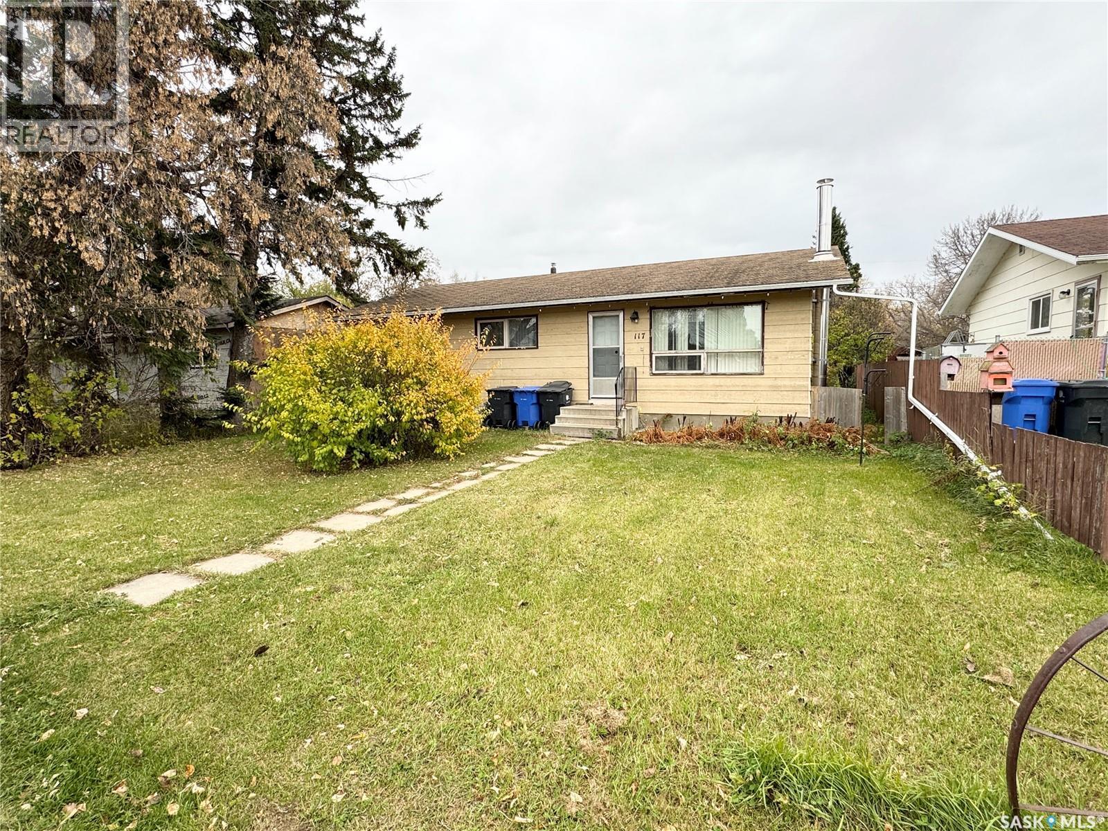 117 Hudek Avenue W Property Photo 1