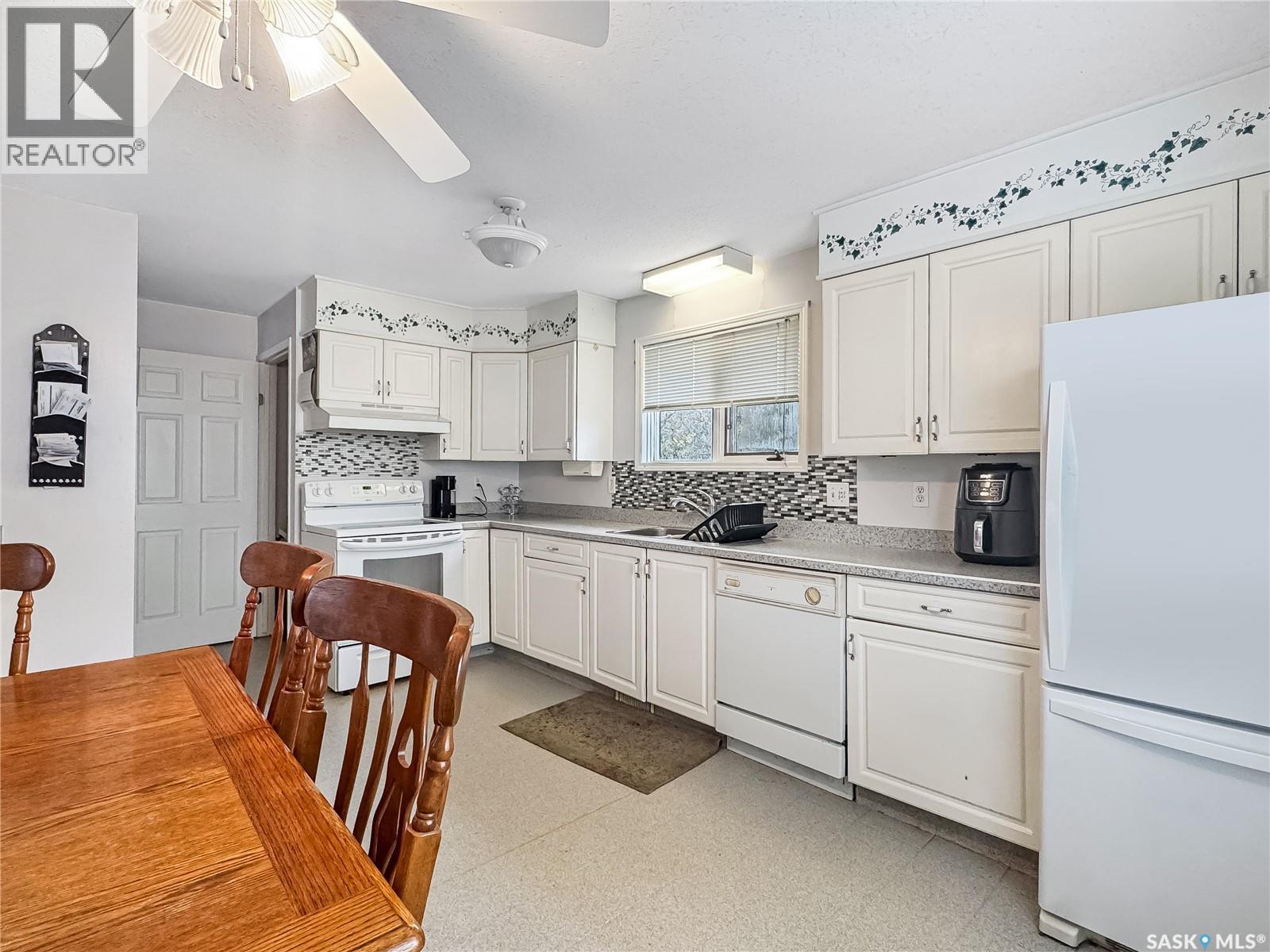 117 Hudek Avenue W Property Photo 3