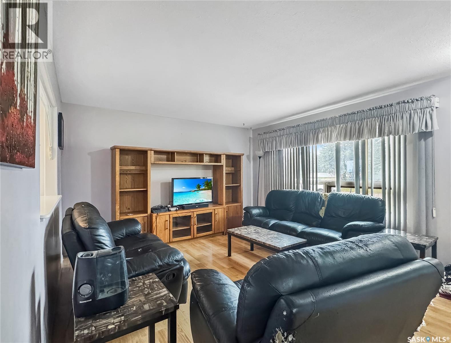 117 Hudek Avenue W Property Photo 6