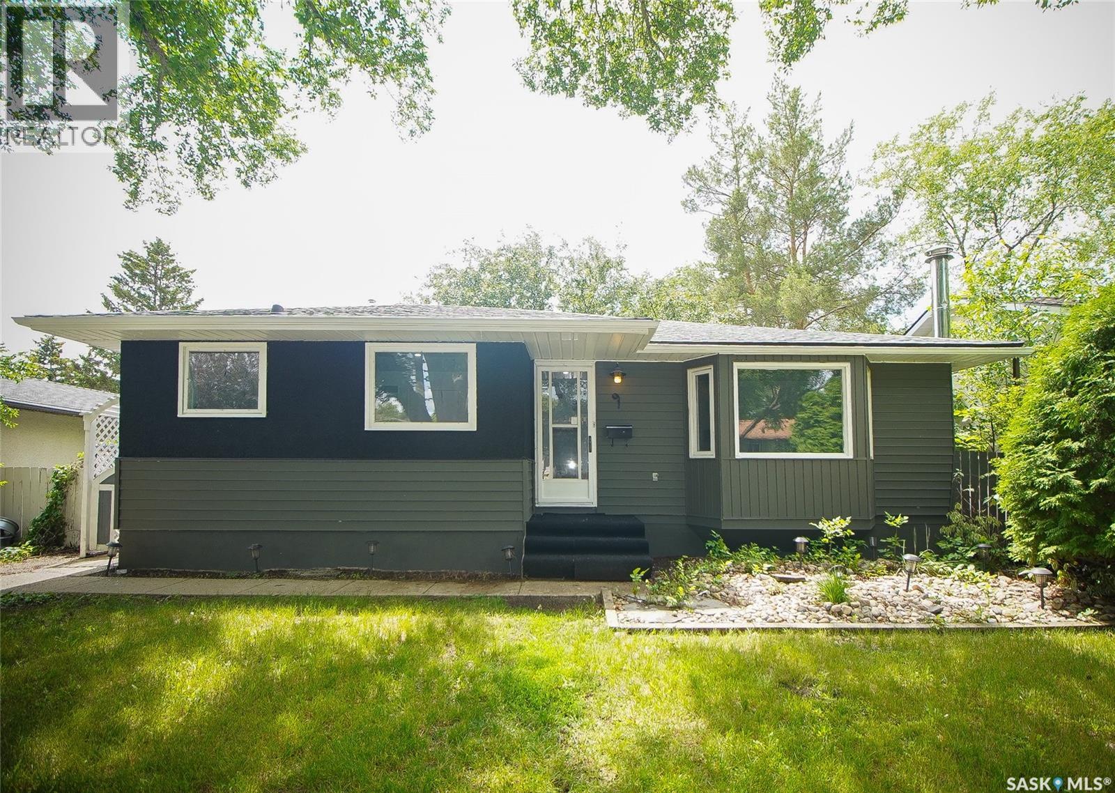 61 Bannister AVENUE Property Photo 1
